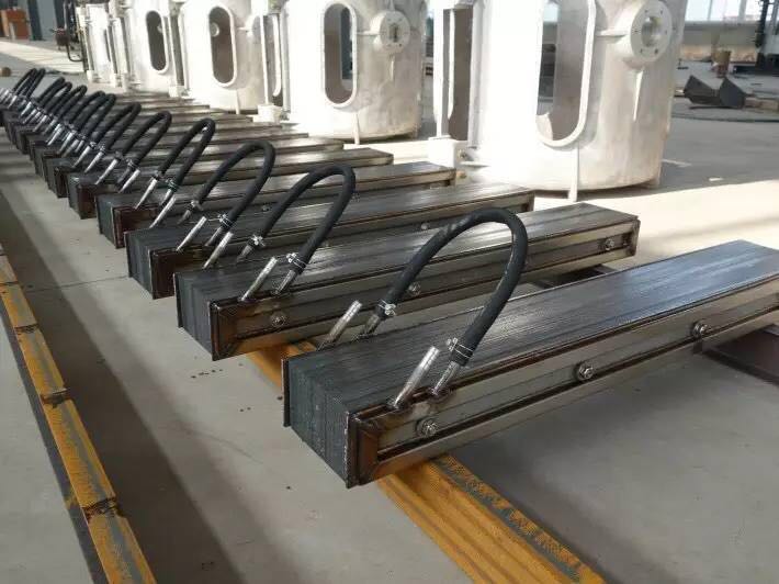 鋼殼中頻電爐中磁軛有什么用？
